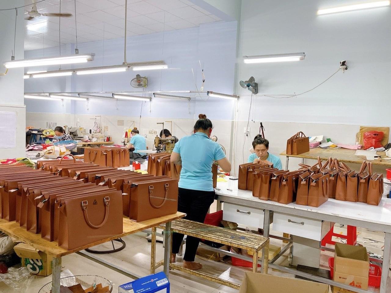 Xưởng may túi xách làm đồng phục công ty